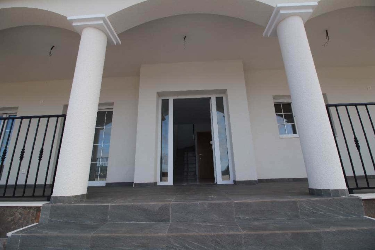 Casa de 4 Dormitorios y 3 Baños en venta en El Pinós