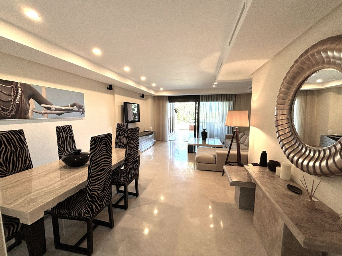 Piso de 2 Dormitorios en venta en Puerto Banús