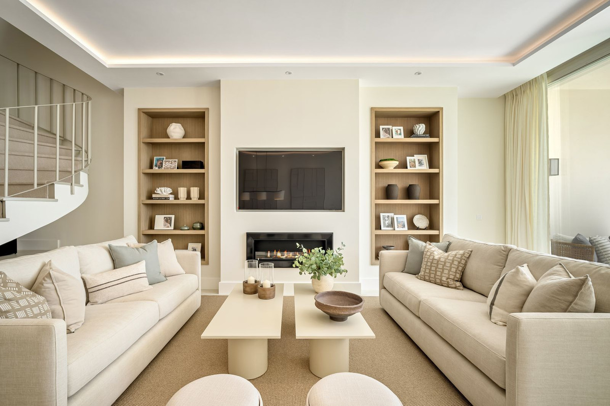 Casa Adosada de 4 Dormitorios y 4 Baños en venta en La Quinta, Benahavís