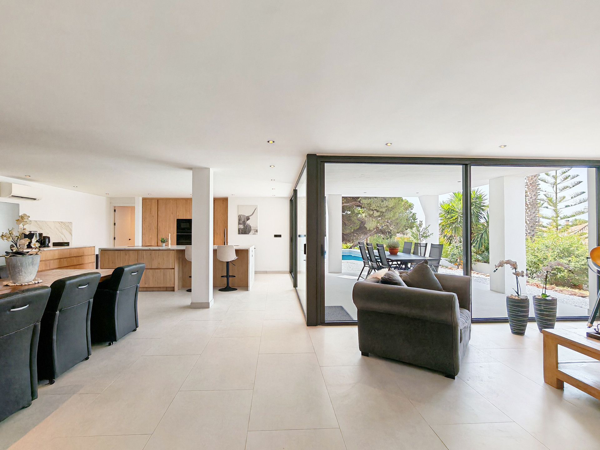 8 спални, 4 бани - Вила за продажба в Elviria, Marbella
