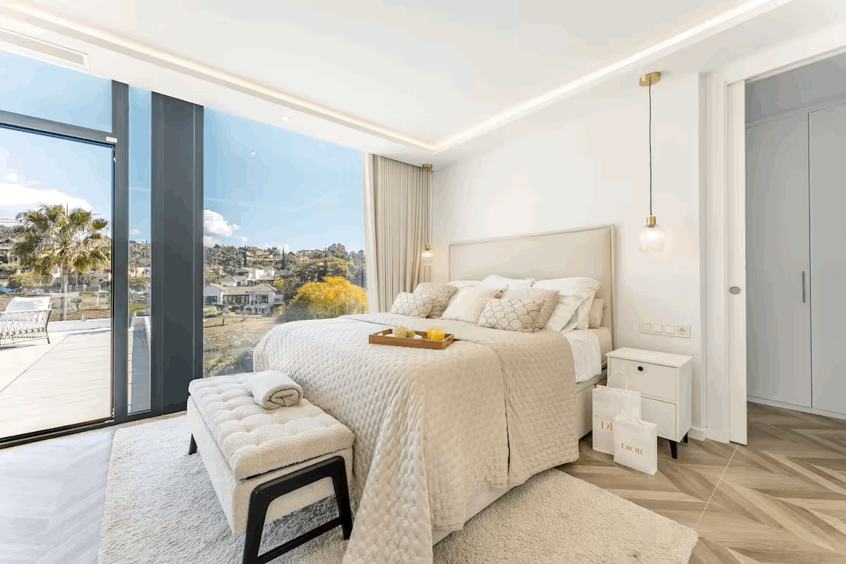 Casa de 4 Dormitorios y 4 Baños en alquiler en El Paraíso, Estepona