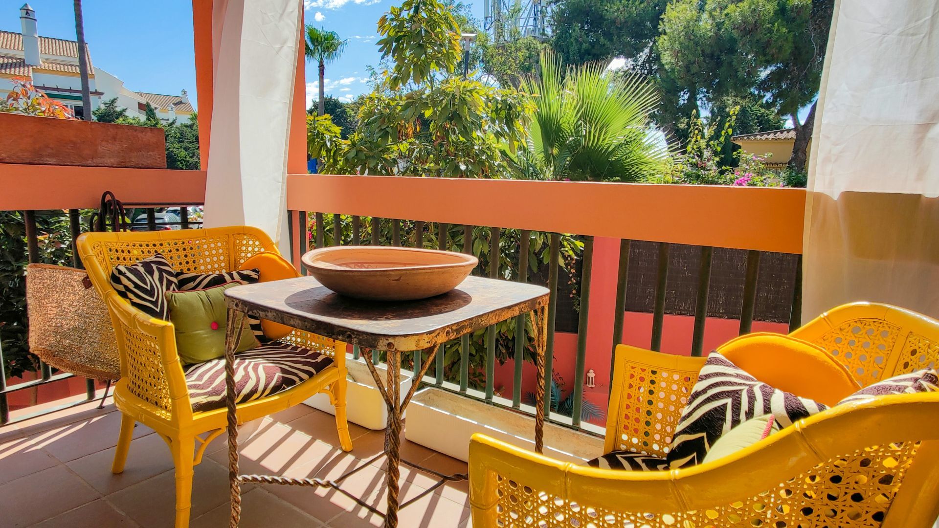 Piso de 2 Dormitorios en venta en Cabopino, Marbella