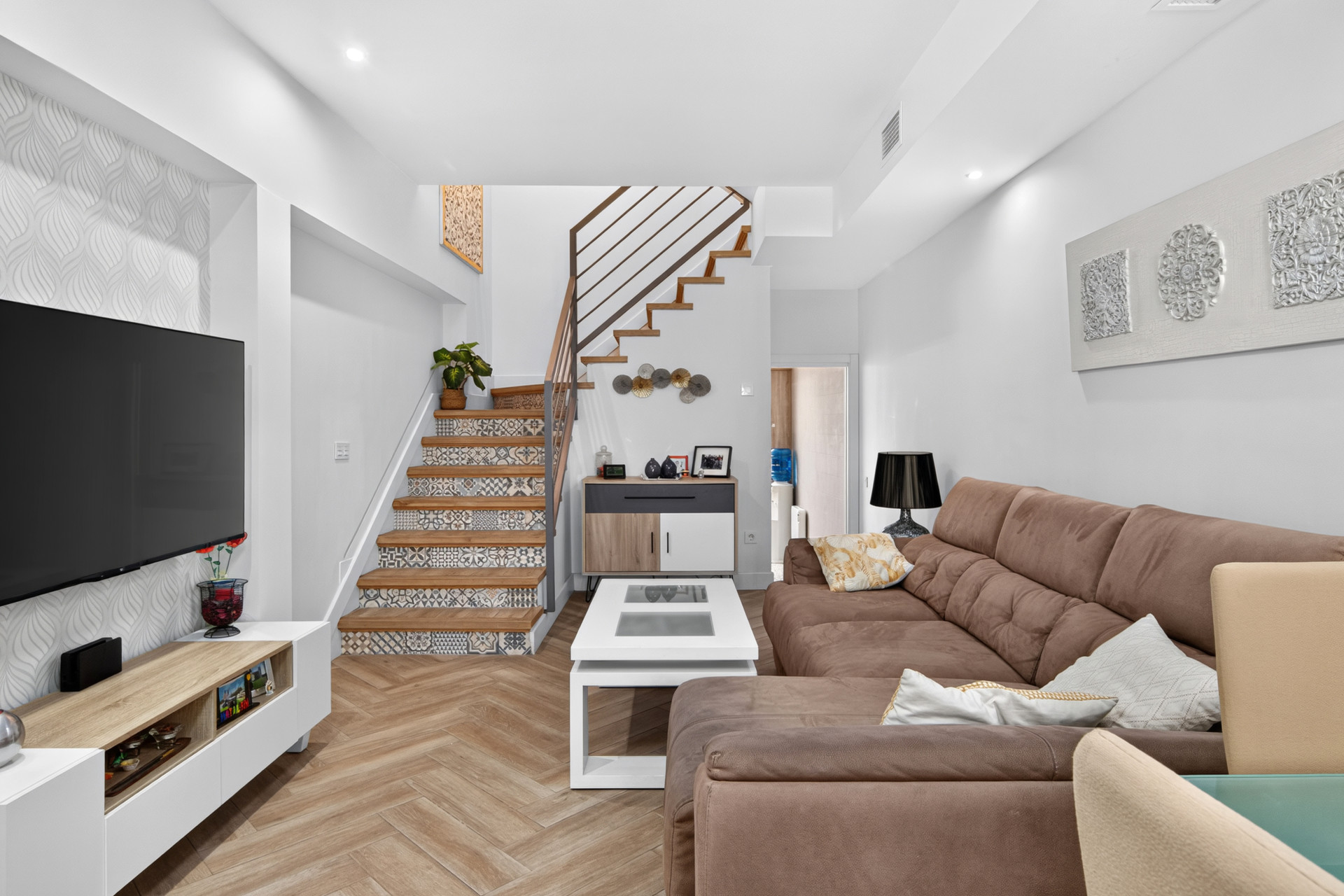 Casa Adosada de 4 Dormitorios en venta en La Alqueria, Estepona