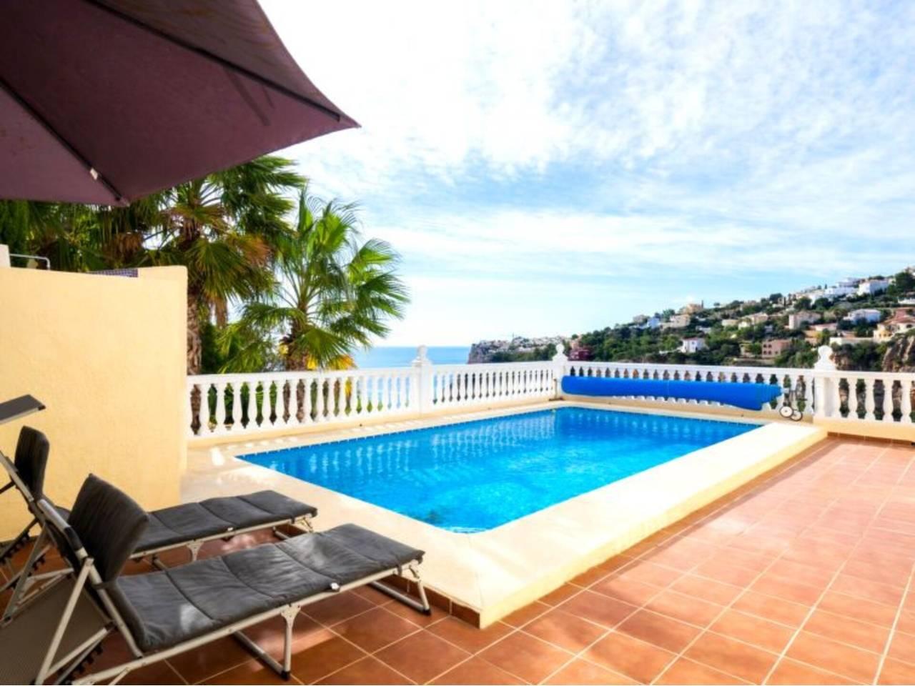 Casa Adosada de 4 Dormitorios y 2 Baños en venta en El Poble Nou de Benitatxell/Benitachell