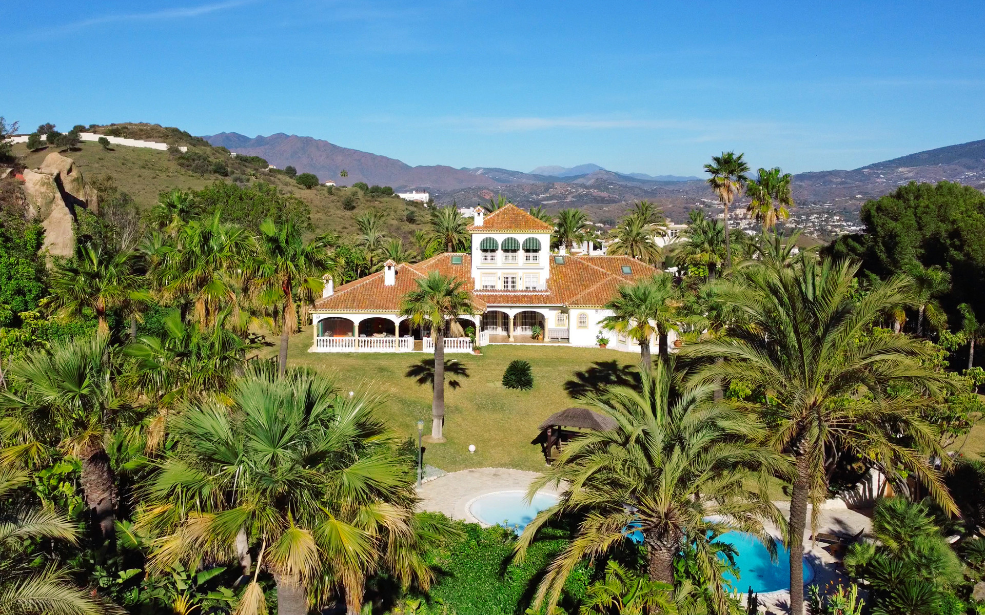 Casa de 6 Dormitorios y 7 Baños en venta en Cerros del Aguila, Mijas