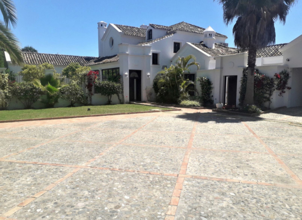 Casa de 5 Dormitorios en venta en Guadalmina Baja, San Pedro de Alcántara