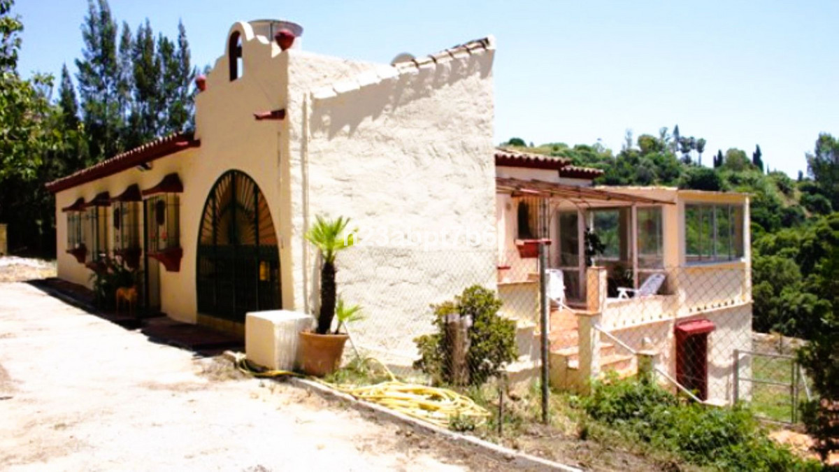 2 Slaapk., 2 Badk. - Villa te koop in Los Almendros, Benahavis