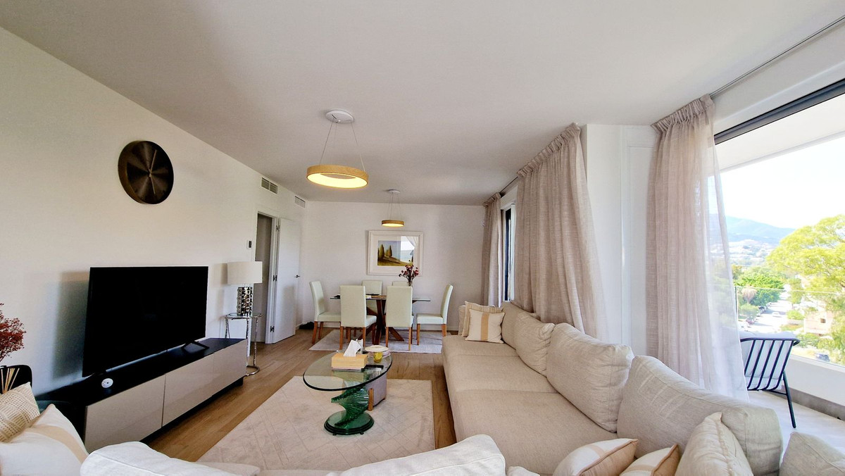 Piso de 3 Dormitorios y 2 Baños en venta en Nueva Andalucía, Marbella