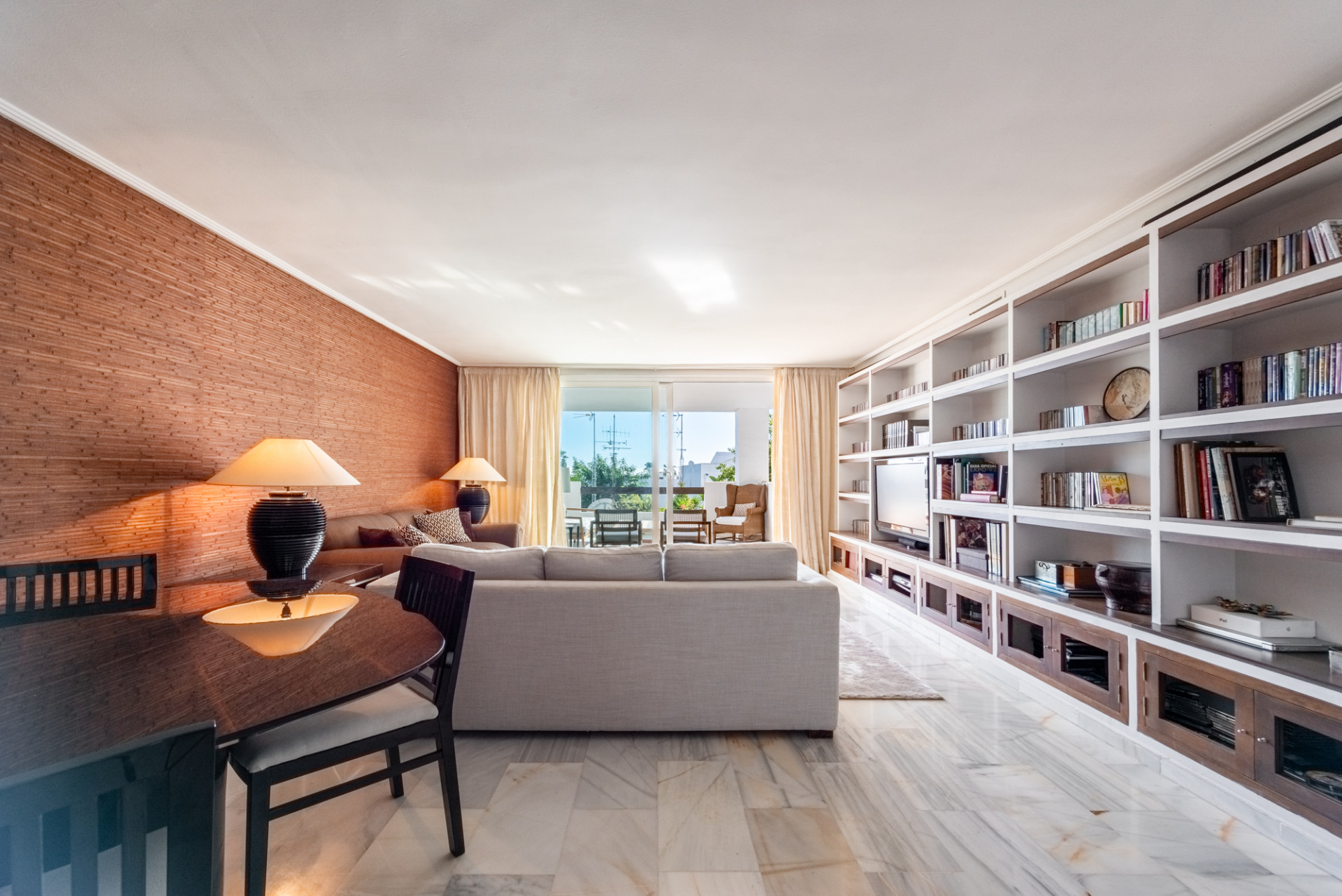 Piso de 2 Dormitorios y 2 Baños en venta en Estepona
