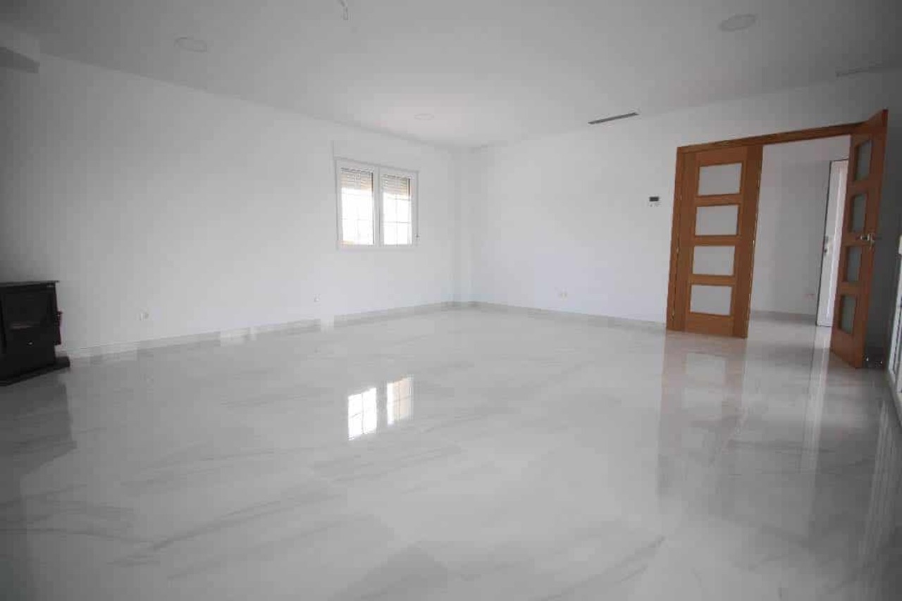Casa de 4 Dormitorios y 3 Baños en venta en El Pinós
