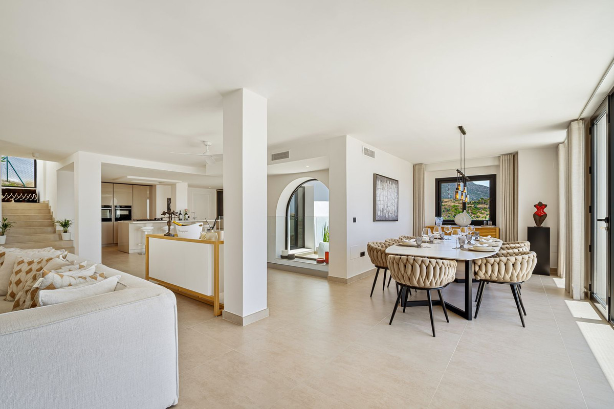 5 спални, 5 бани - Вила за продажба в Nueva Andalucia, Marbella
