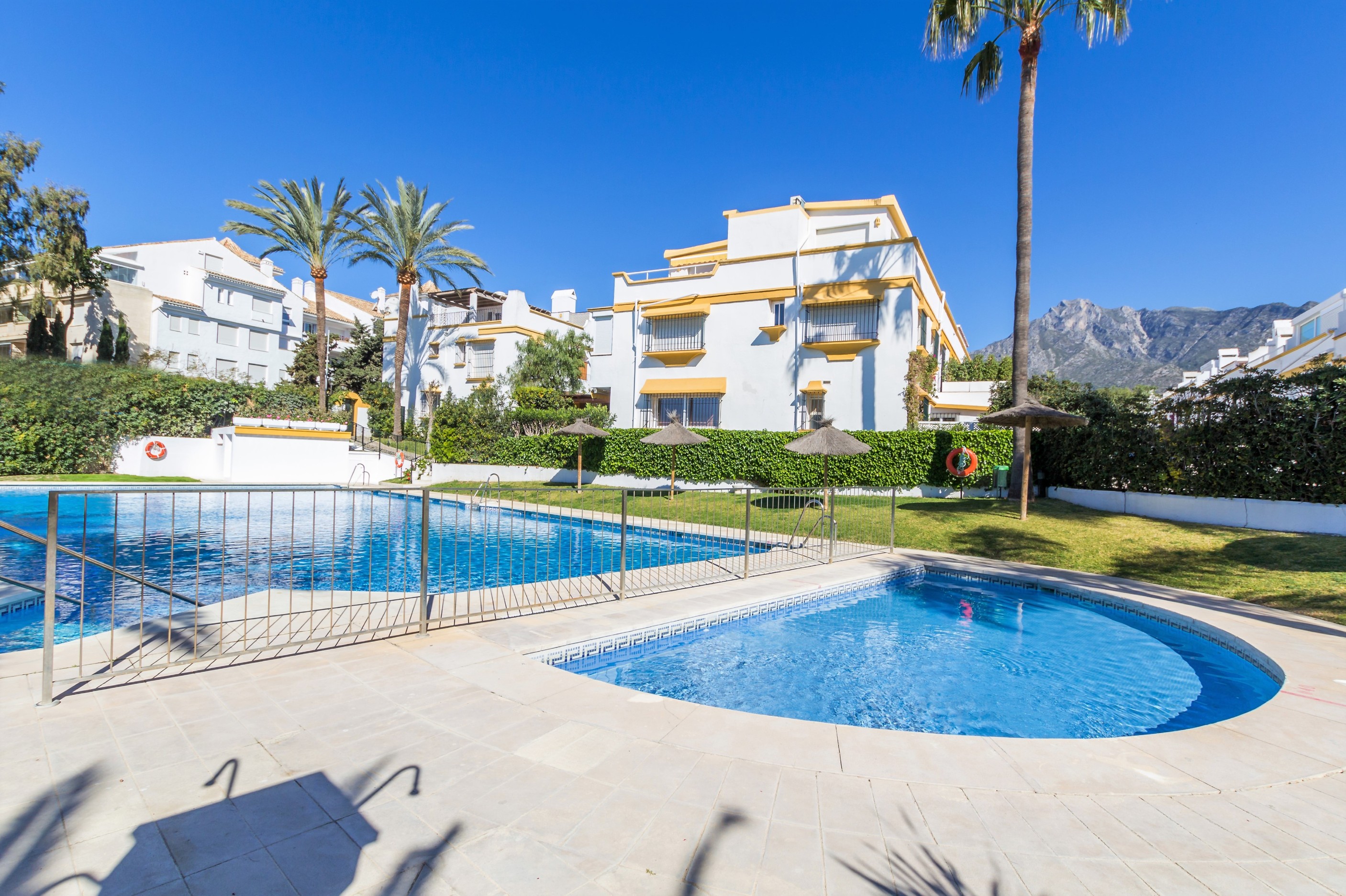 5 спални - Редова къща за продажба в Marbella Golden Mile