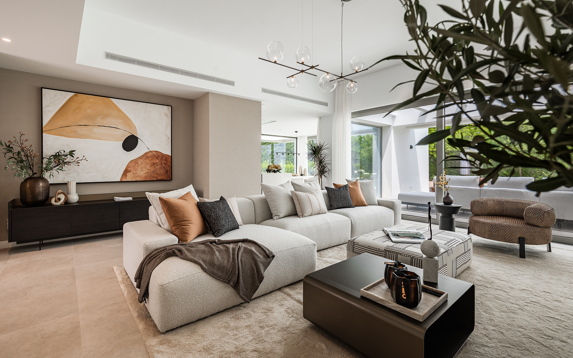 Casa de 5 Dormitorios y 5 Baños en venta en El Paraíso, Estepona