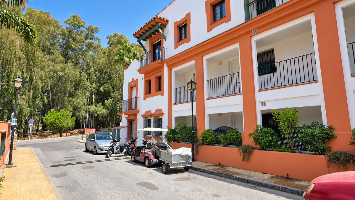 Piso de 3 Dormitorios y 2 Baños en venta en Estepona