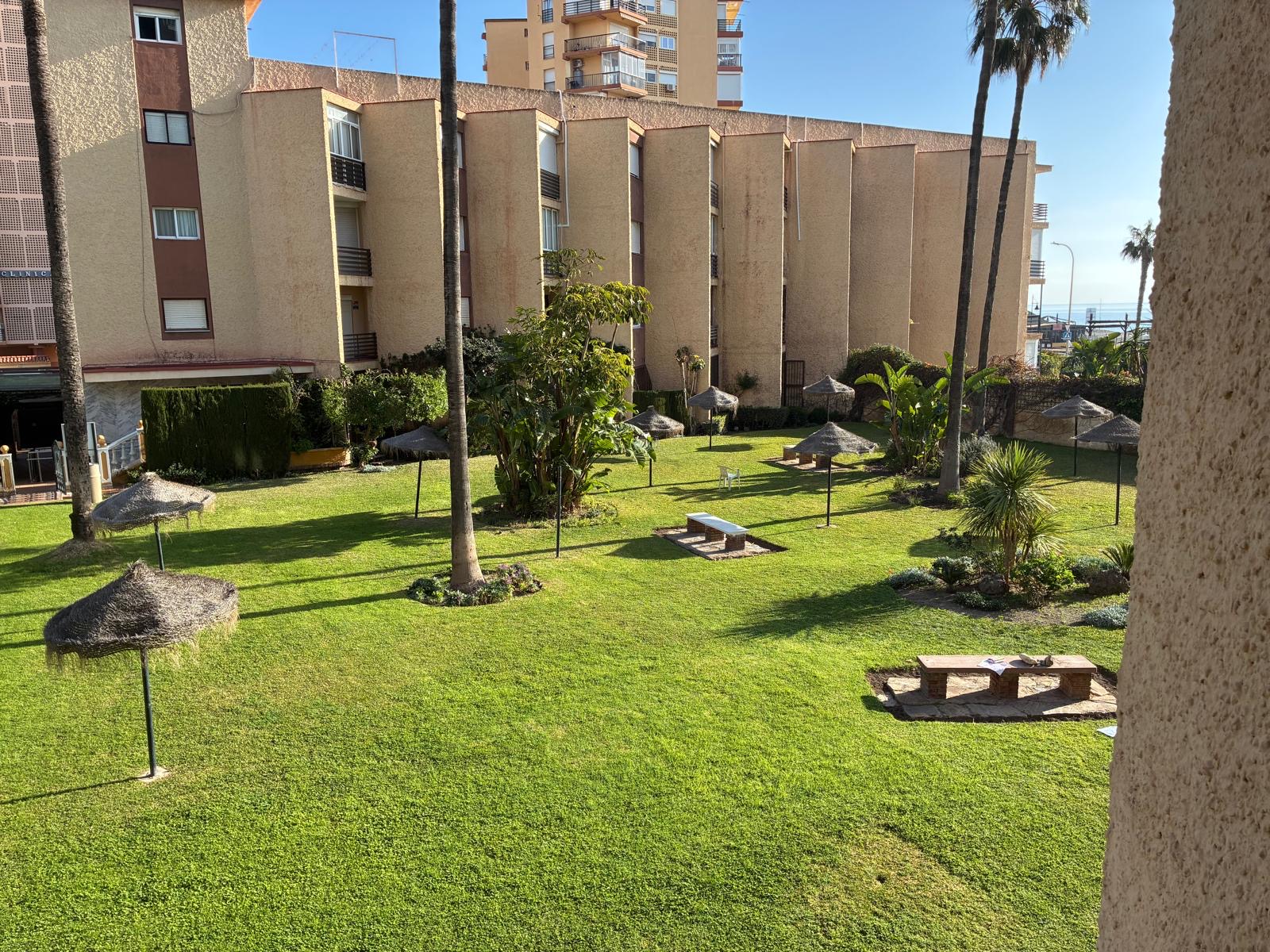 Piso de 2 Dormitorios en venta en Playamar, Torremolinos