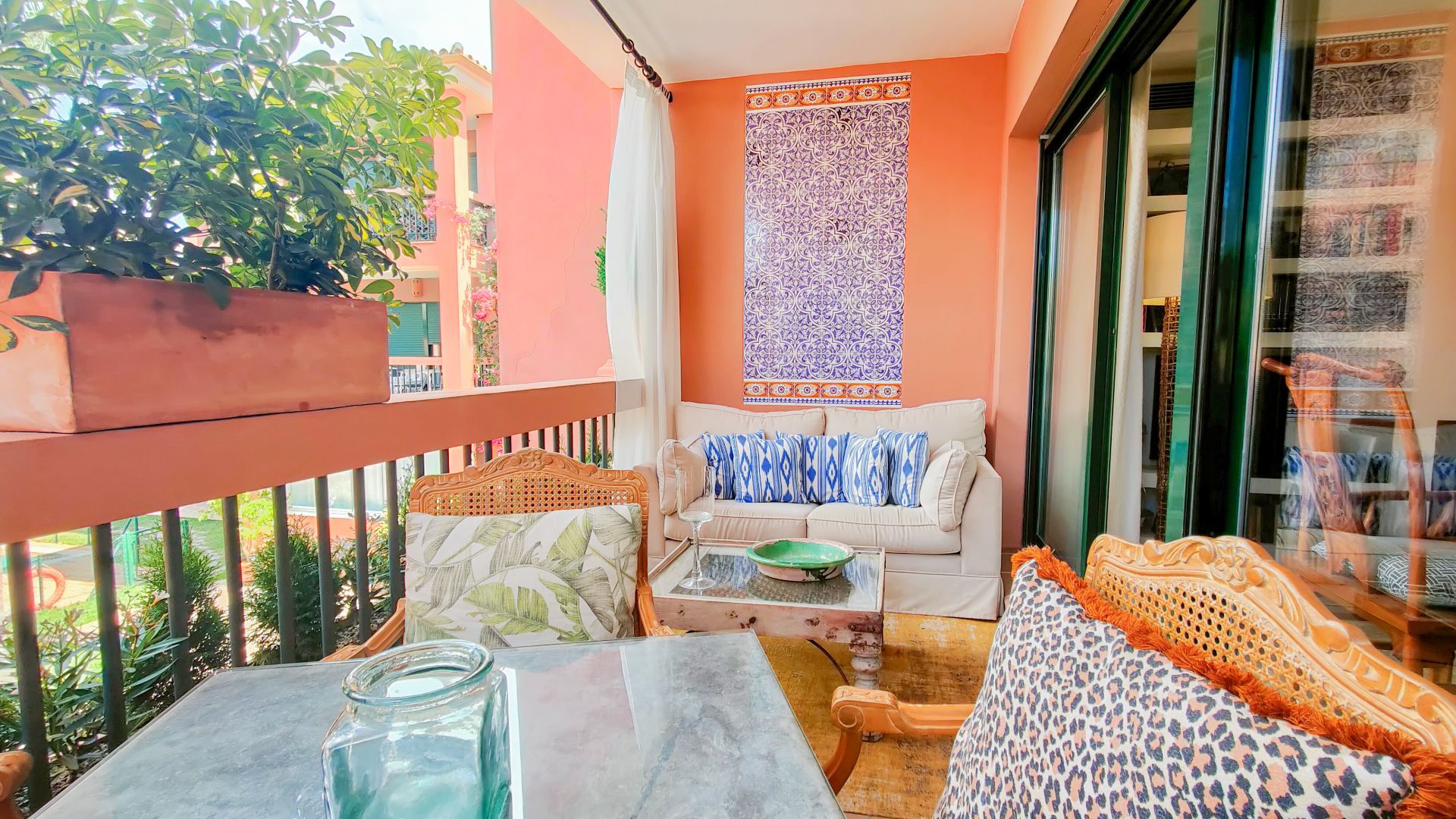Piso de 2 Dormitorios en venta en Cabopino, Marbella