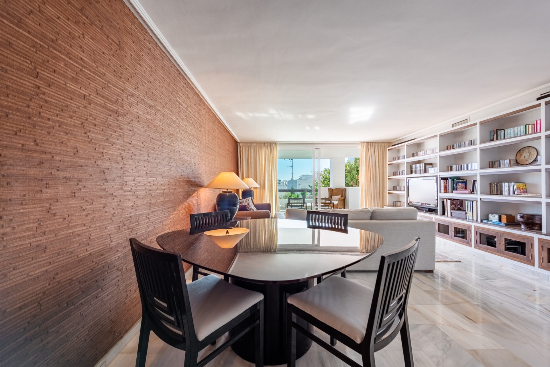 Piso de 2 Dormitorios y 2 Baños en venta en Estepona