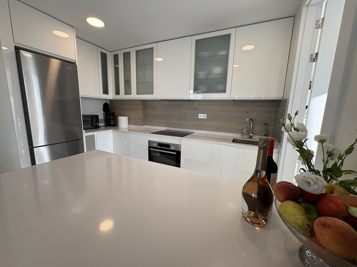 Ático de 3 Dormitorios y 3 Baños en venta en Nueva Milla de Oro, Estepona