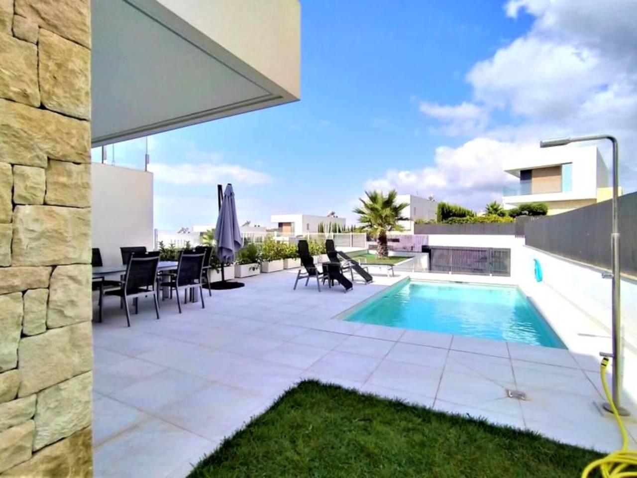 Casa Adosada de 3 Dormitorios y 3 Baños en venta en Benidorm Centro Urbano