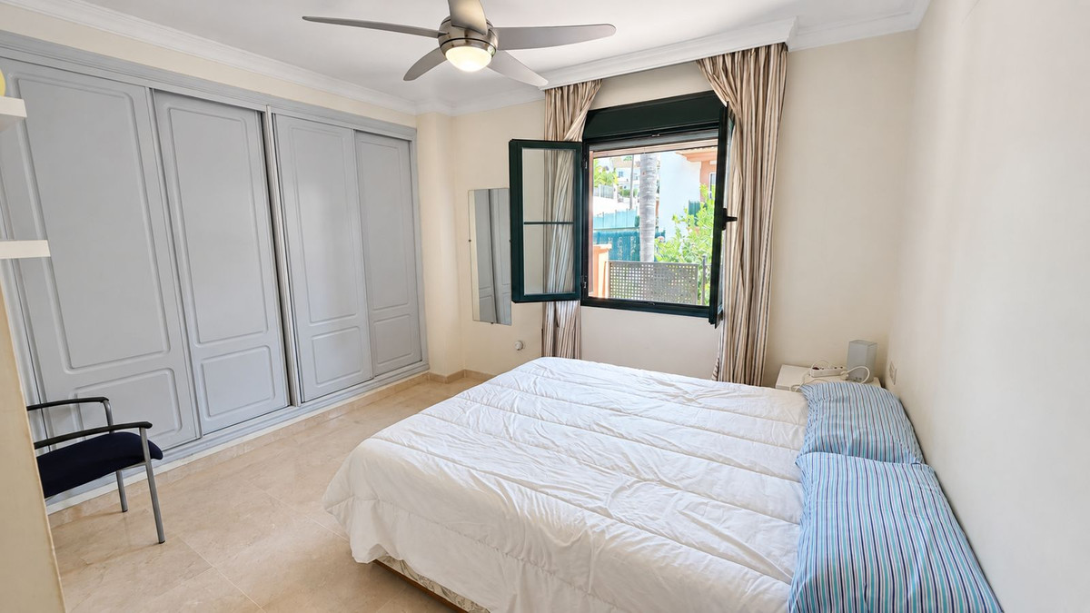 Piso de 3 Dormitorios y 2 Baños en venta en Estepona