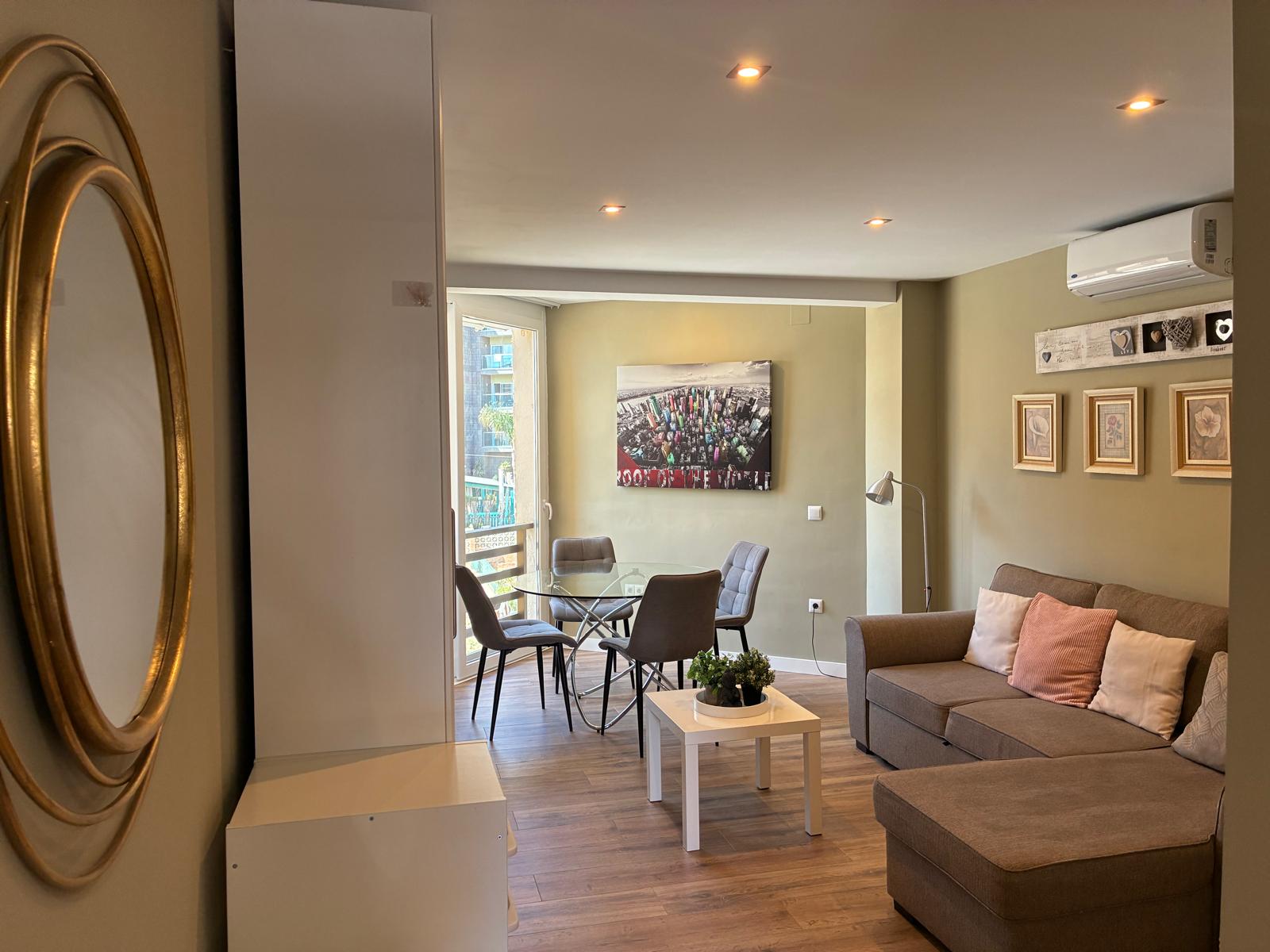 Piso de 2 Dormitorios en venta en Playamar, Torremolinos