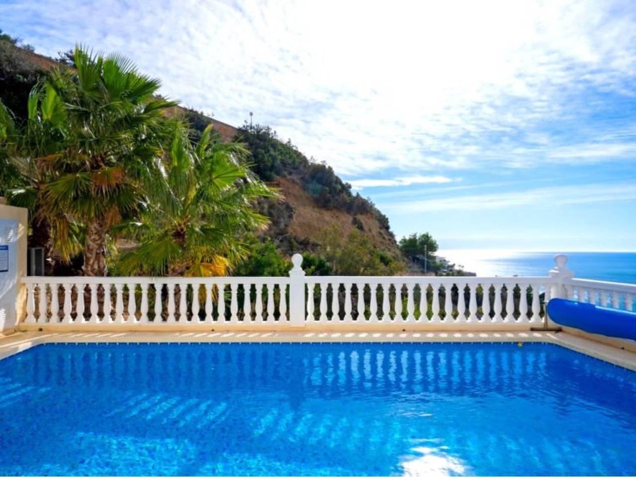 Casa Adosada de 4 Dormitorios y 2 Baños en venta en El Poble Nou de Benitatxell/Benitachell