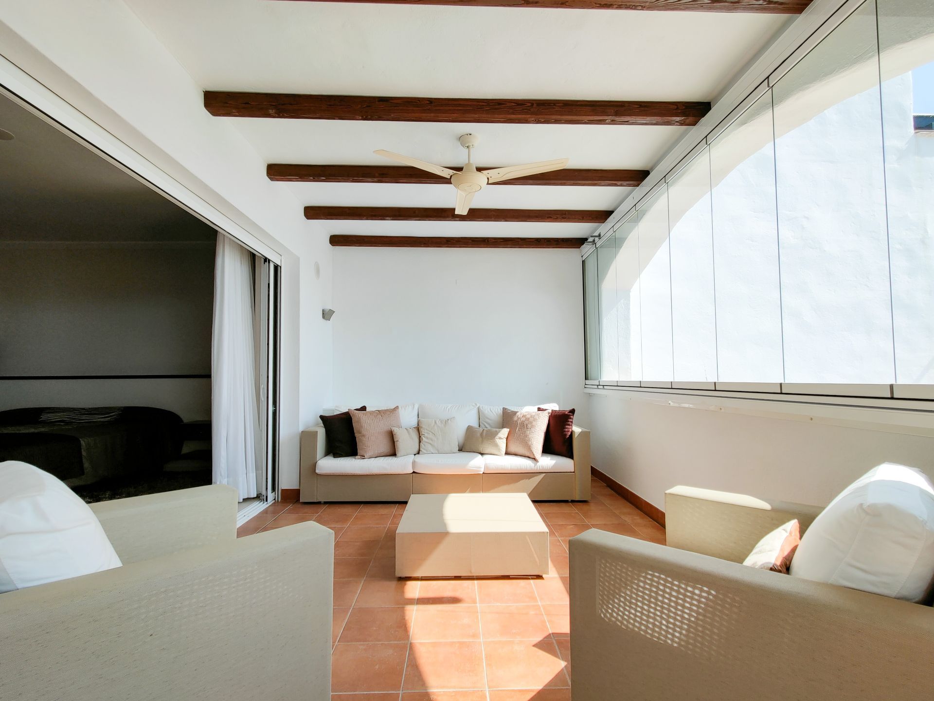 Piso de 4 Dormitorios en venta en Nueva Andalucía, Marbella