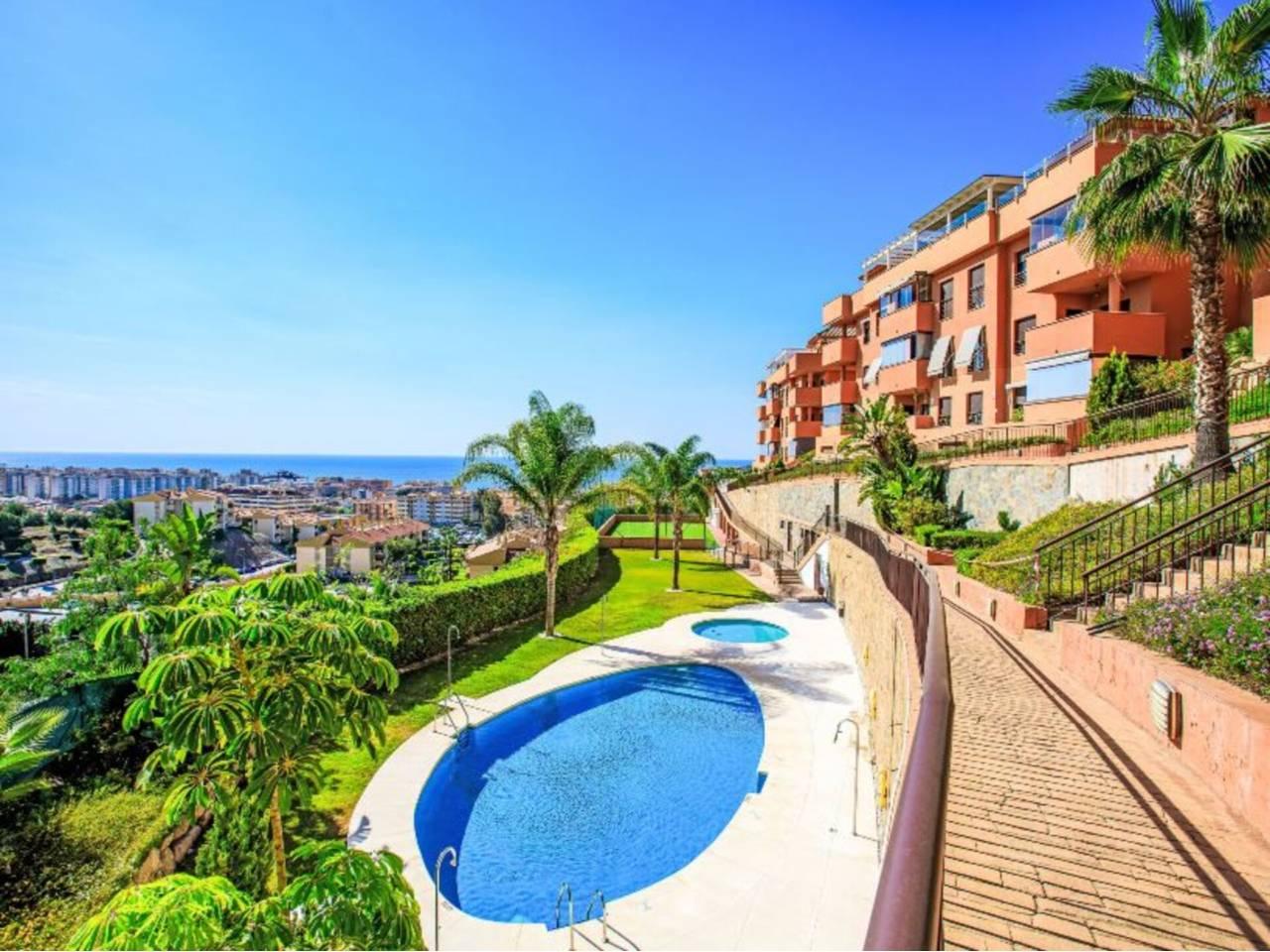 Piso de 3 Dormitorios y 2 Baños en venta en Rincón de la Victoria
