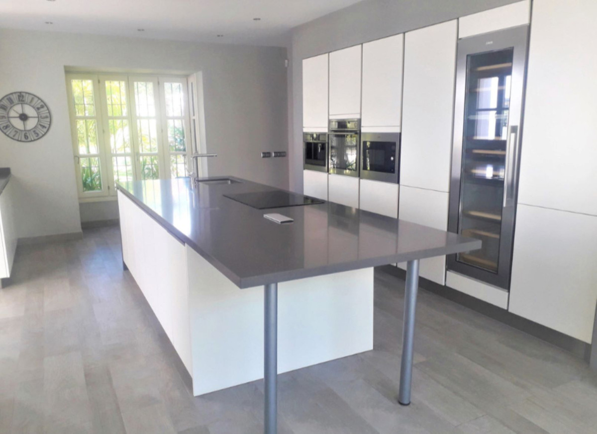 Casa de 5 Dormitorios en venta en Guadalmina Baja, San Pedro de Alcántara