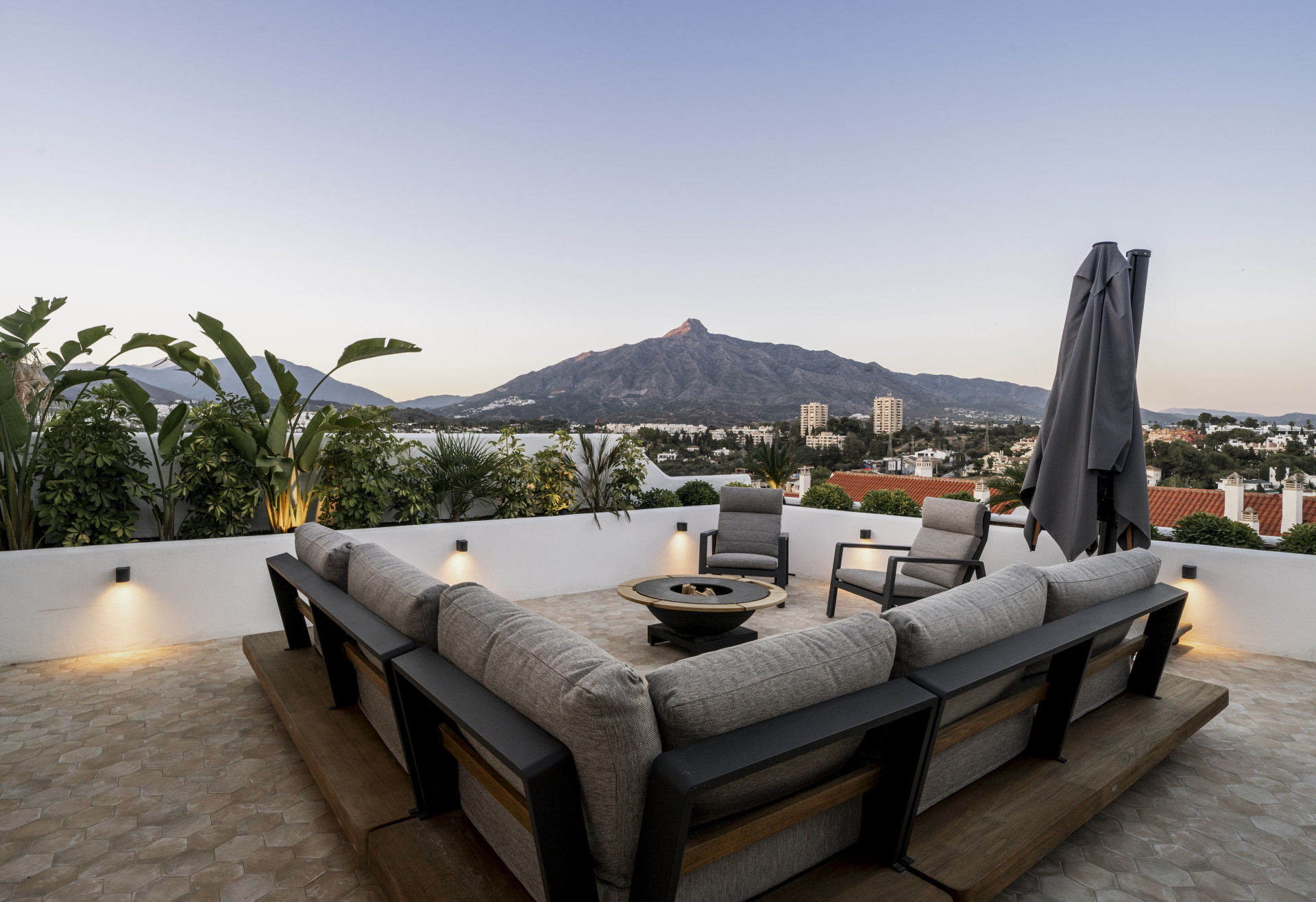 Ático de 3 Dormitorios y 2 Baños en venta en Nueva Andalucía, Marbella