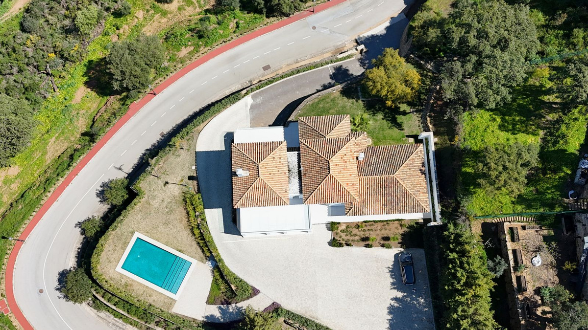 Casa de 4 Dormitorios en venta en La Mairena, Marbella