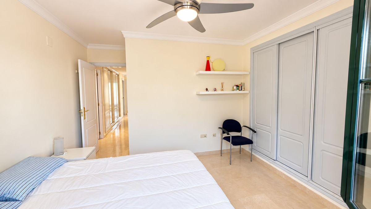 Piso de 3 Dormitorios y 2 Baños en venta en Estepona