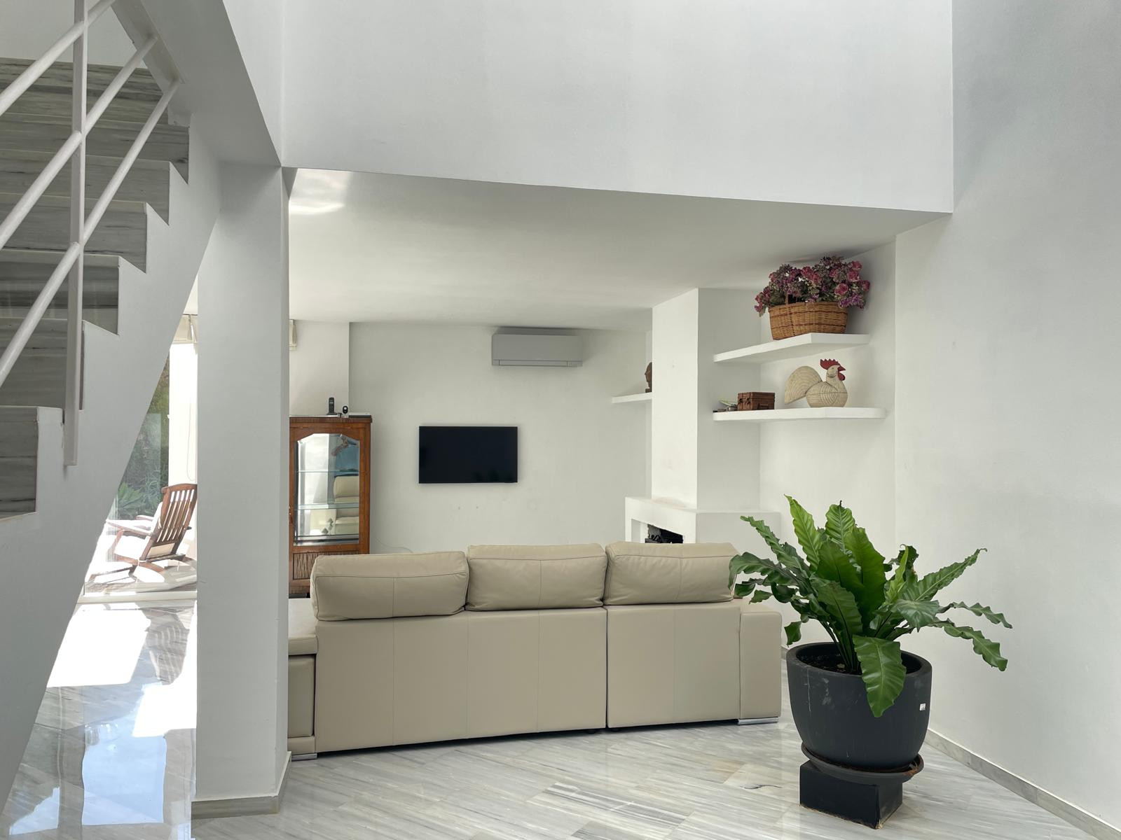 Casa Adosada de 3 Dormitorios en venta en Estepona