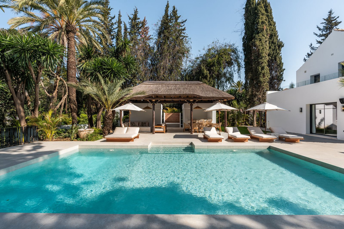 Casa de 5 Dormitorios en venta en Nueva Andalucía, Marbella