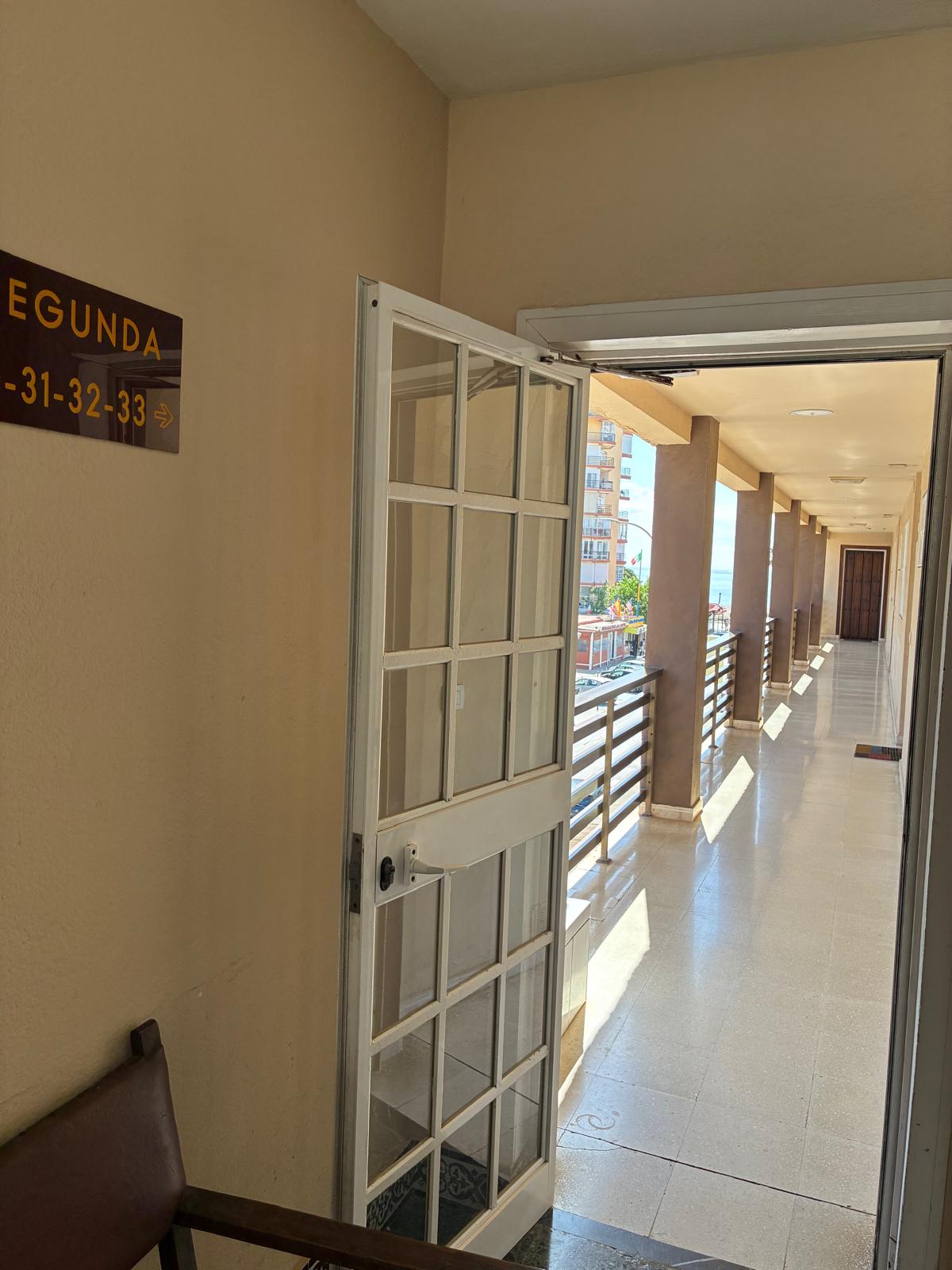 Piso de 2 Dormitorios en venta en Playamar, Torremolinos