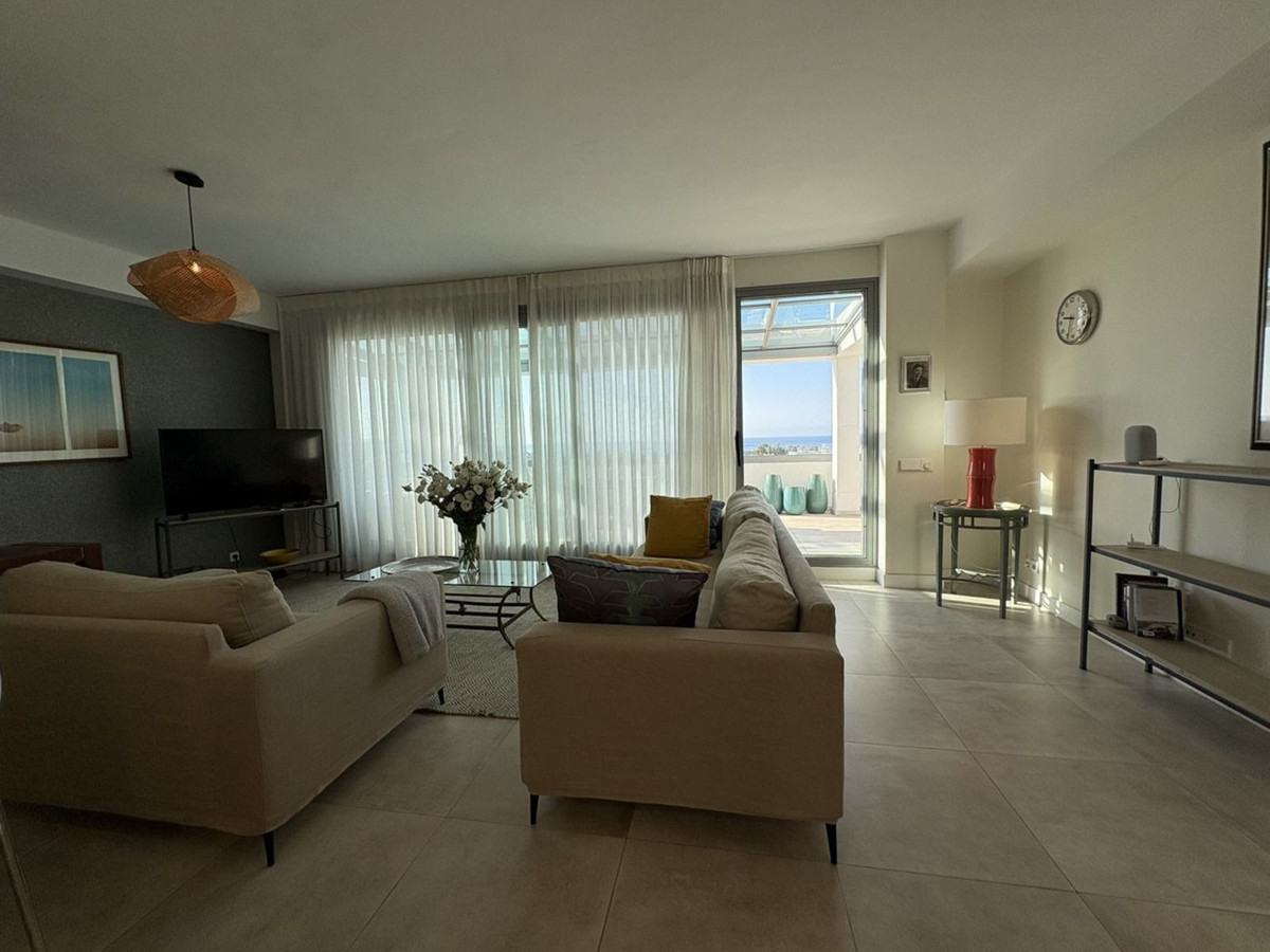 Ático de 3 Dormitorios y 3 Baños en venta en Nueva Milla de Oro, Estepona