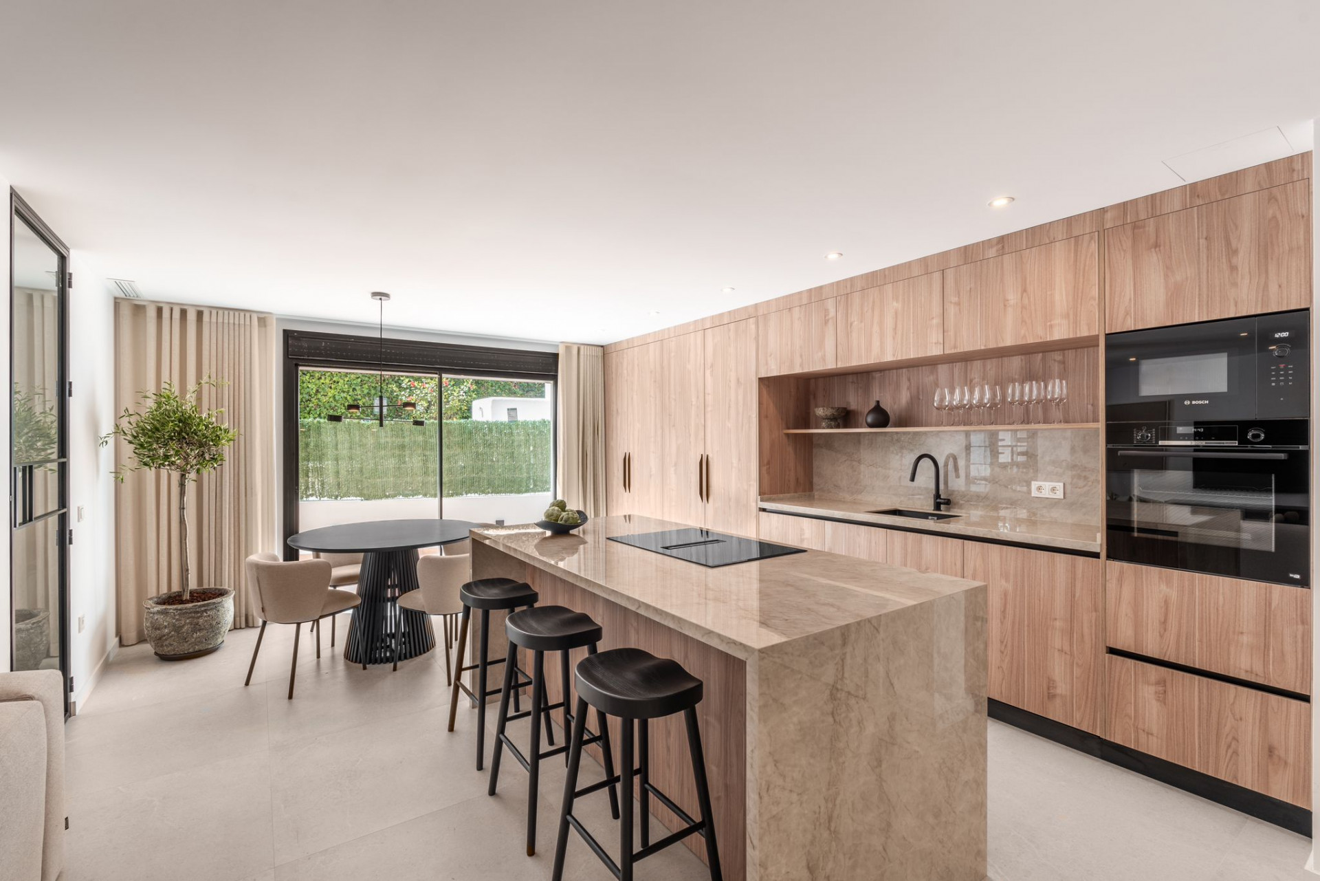 Piso de 3 Dormitorios y 2 Baños en venta en Nueva Andalucía, Marbella