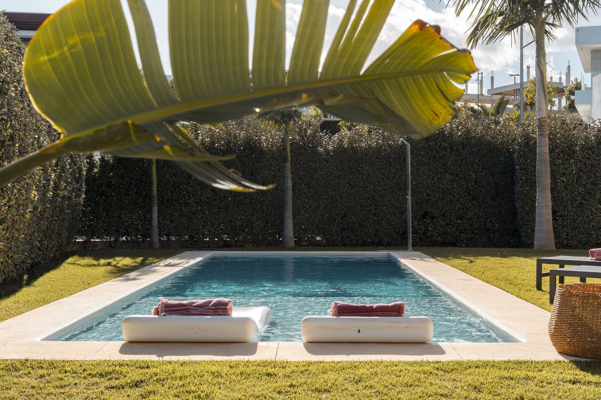 Casa de 3 Dormitorios y 3 Baños en venta en Cancelada, Estepona