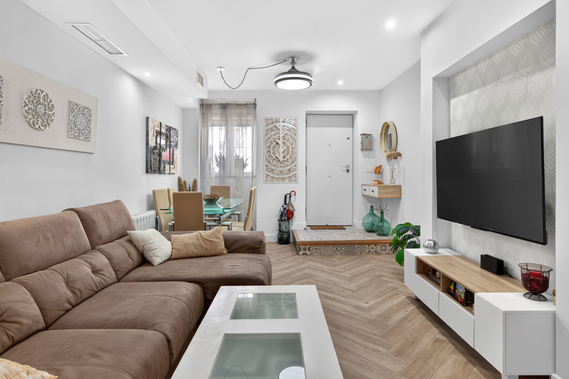 Casa Adosada de 4 Dormitorios en venta en La Alqueria, Estepona