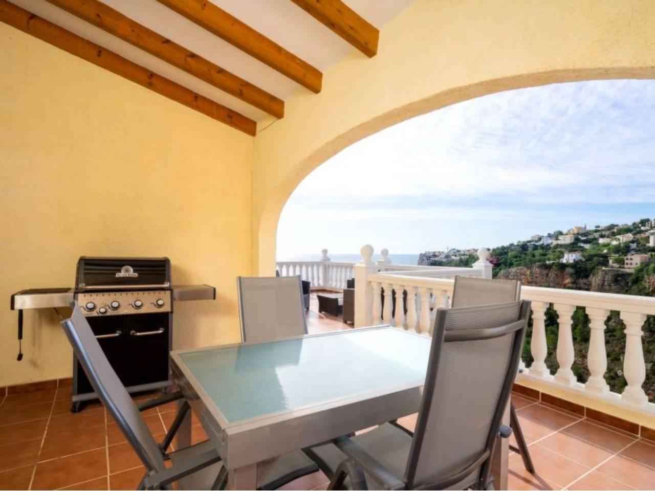 Casa Adosada de 4 Dormitorios y 2 Baños en venta en El Poble Nou de Benitatxell/Benitachell