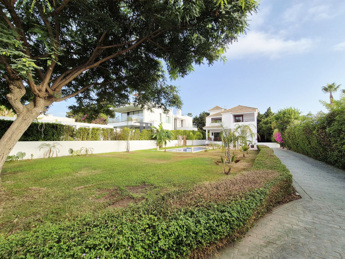 Casa de 4 Dormitorios y 4 Baños en venta en Guadalmina Baja, San Pedro de Alcántara