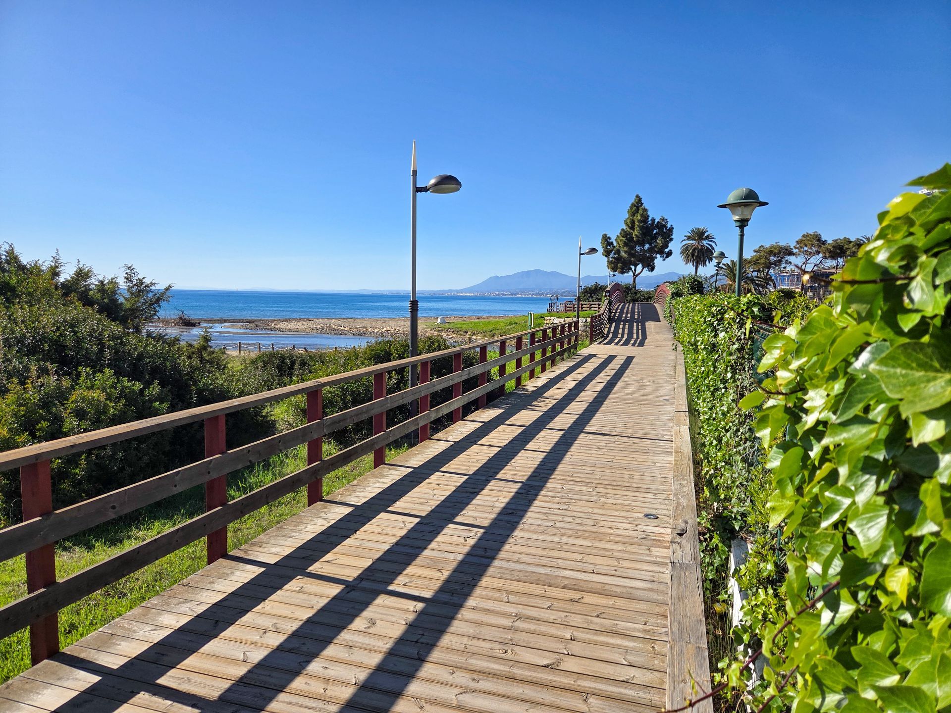 Piso de 2 Dormitorios en venta en Río Real, Marbella