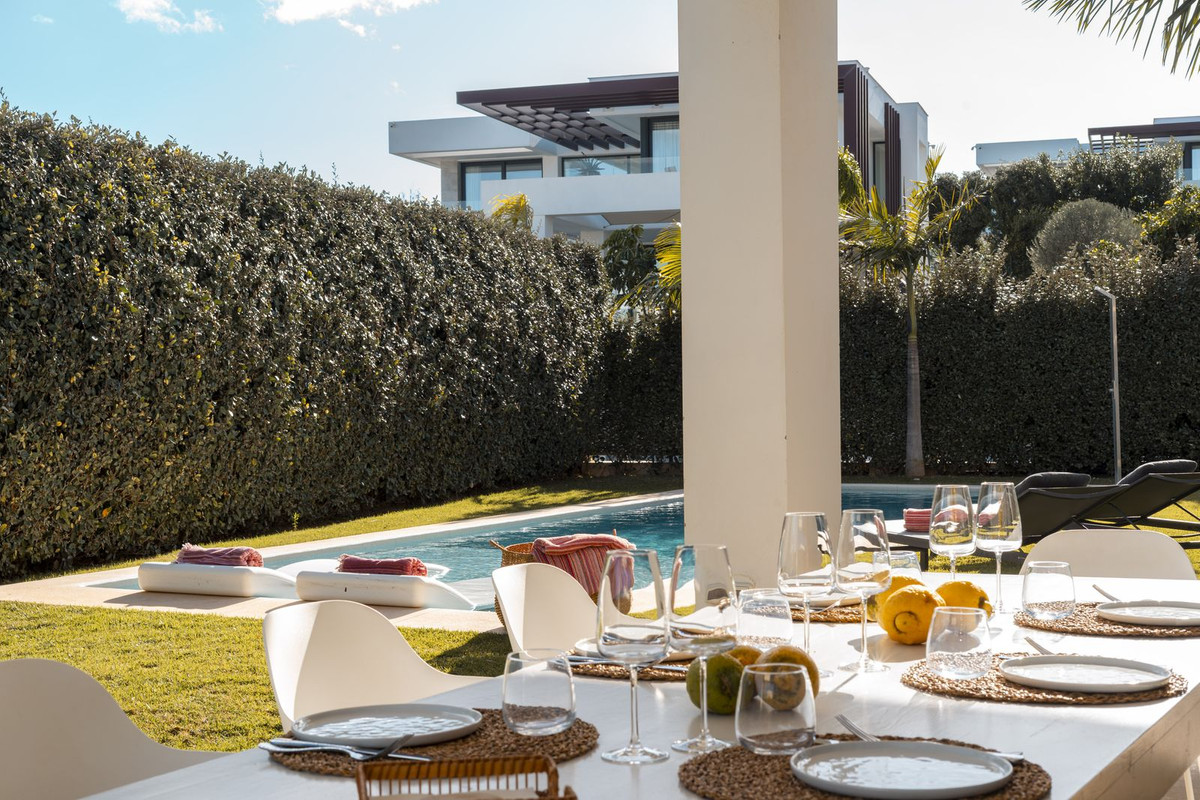 Casa de 3 Dormitorios y 3 Baños en venta en Cancelada, Estepona