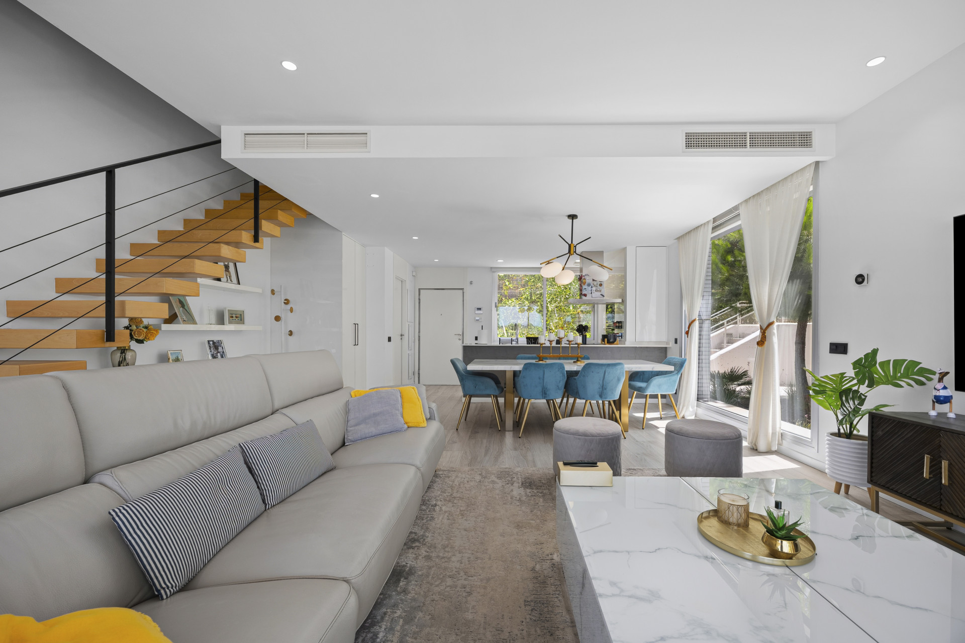 Casa Adosada de 3 Dormitorios y 3 Baños en venta en Estepona