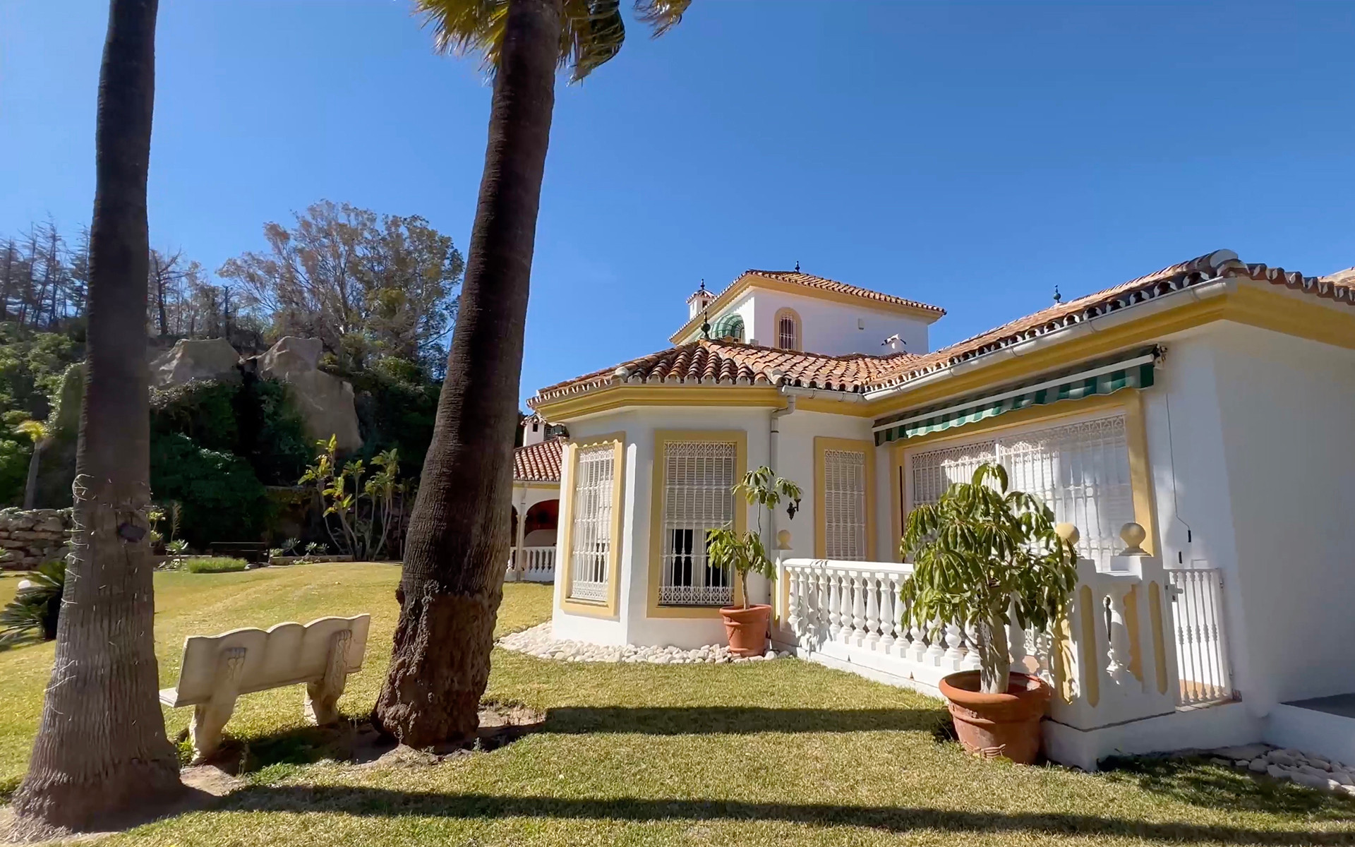 Casa de 6 Dormitorios y 7 Baños en venta en Cerros del Aguila, Mijas