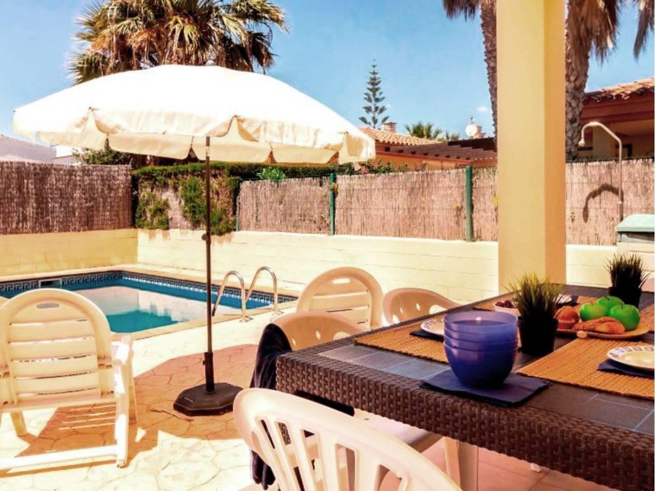 Casa Adosada de 3 Dormitorios en venta en Deltebre