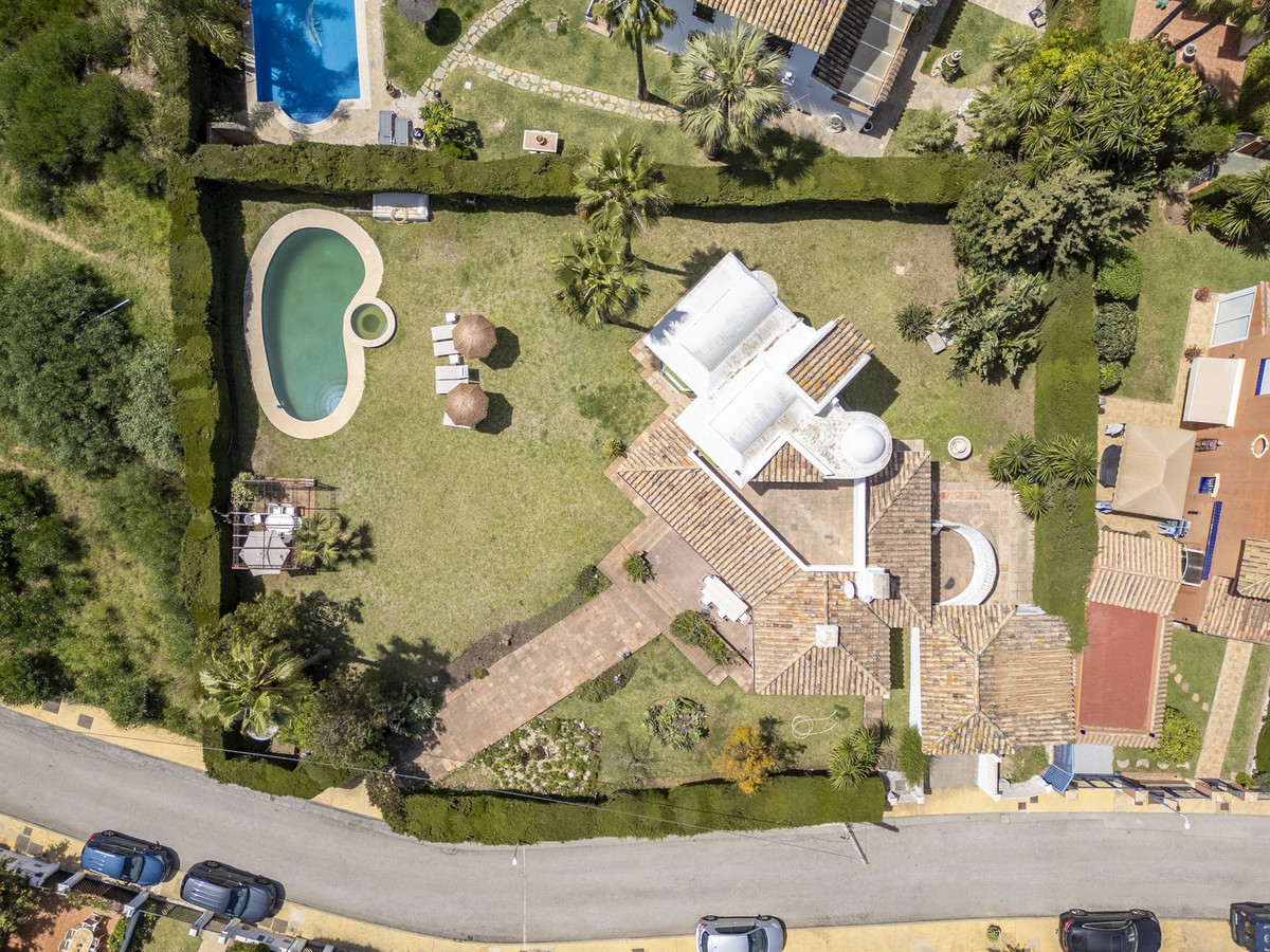 Casa de 3 Dormitorios y 2 Baños en venta en Atalaya, Estepona