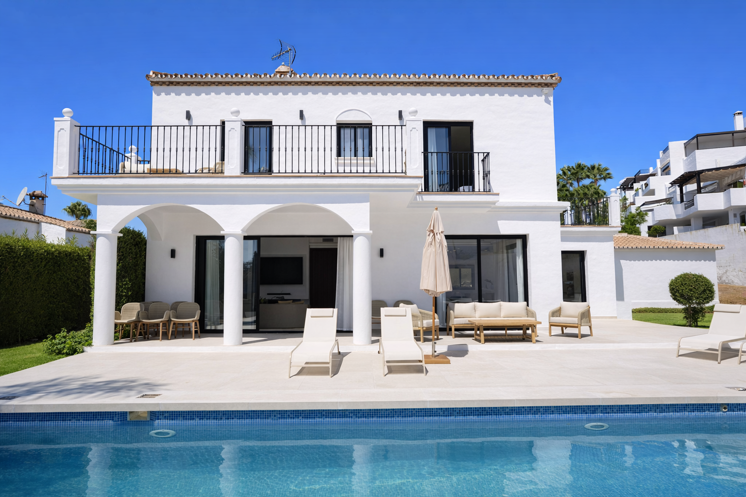 Casa de 4 Dormitorios en venta en Nueva Andalucía, Marbella