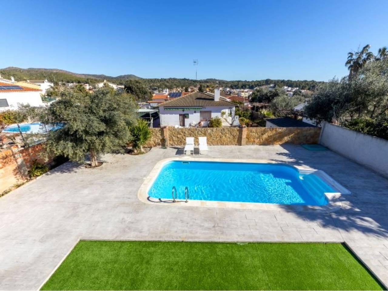 Casa Adosada de 4 Dormitorios en venta en Torredembarra