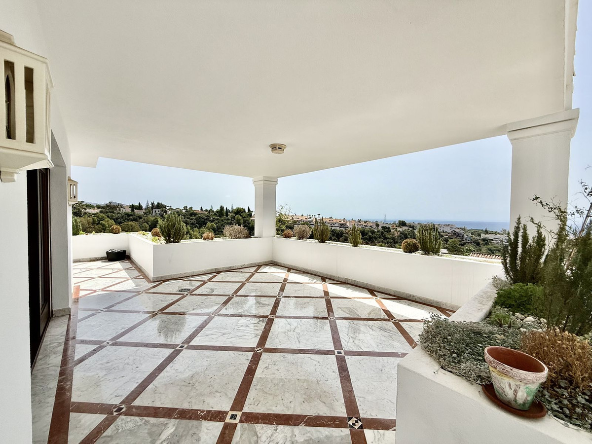 Piso de 4 Dormitorios en alquiler en Milla de Oro, Marbella